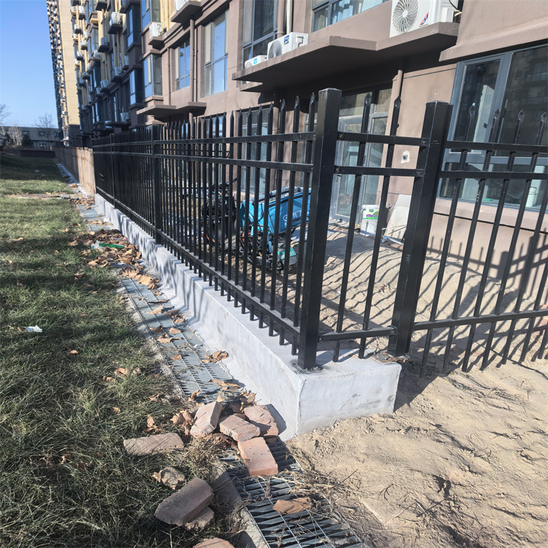 博愛(ài)鋅鋼護(hù)欄廠區(qū)護(hù)欄工期短發(fā)貨快