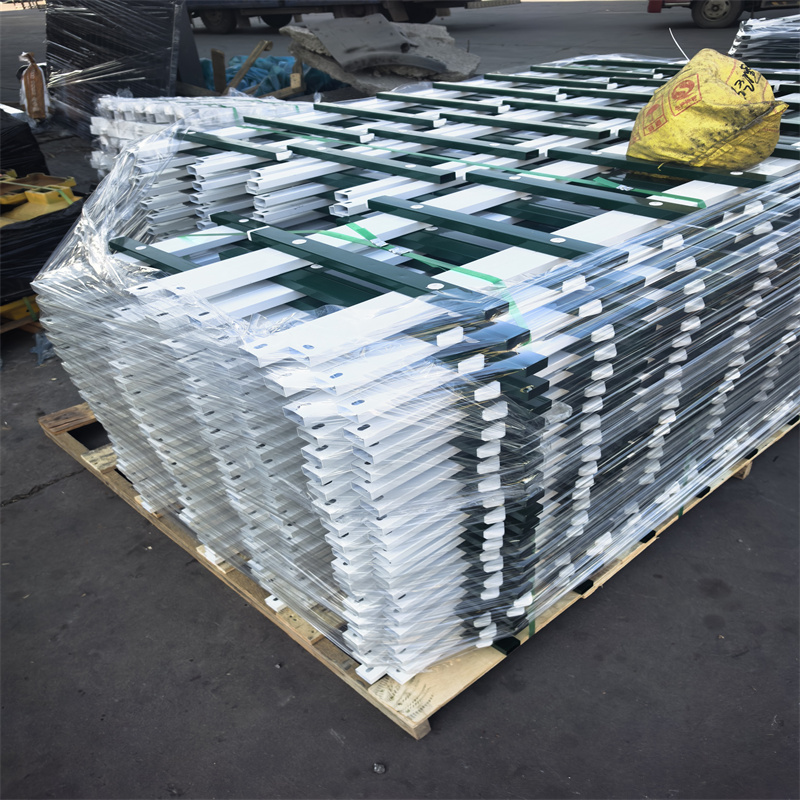 鋅鋼草坪護欄_鋅鋼草坪護欄專業(yè)生產(chǎn)品質(zhì)保證