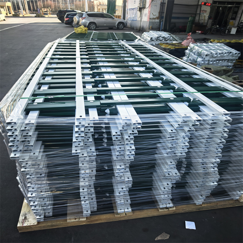 沁陽鋅鋼草坪護欄藍白色草坪護欄質量檢測