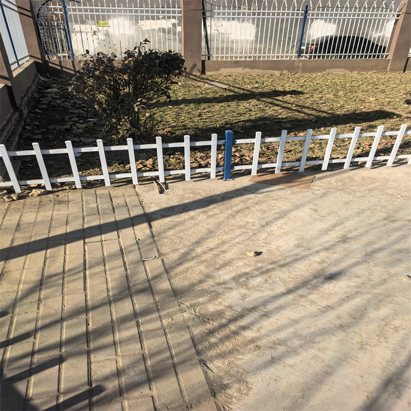 邯鄲鋅鋼草坪護(hù)欄U型草坪圍欄多種工藝