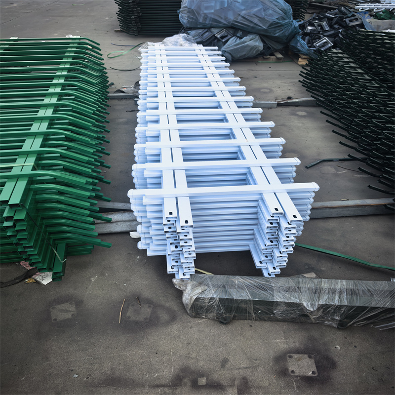 鋅鋼草坪護(hù)欄花池圍欄正規(guī)廠家