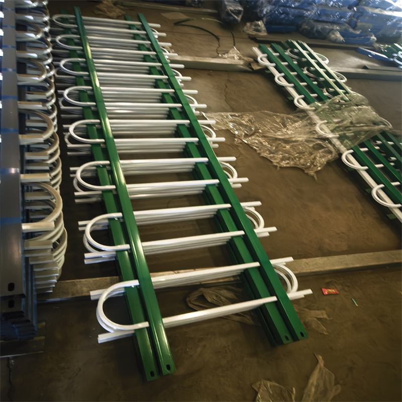 橫崗鋅鋼草坪護(hù)欄草坪護(hù)欄專業(yè)設(shè)計