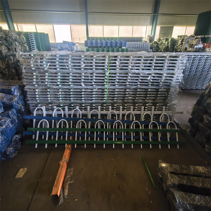 赤水鋅鋼草坪護(hù)欄花壇護(hù)欄庫存量大