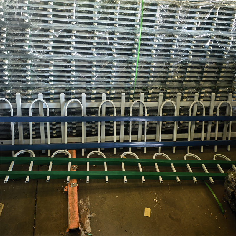 新干鋅鋼草坪護(hù)欄花壇護(hù)欄來圖加工定制