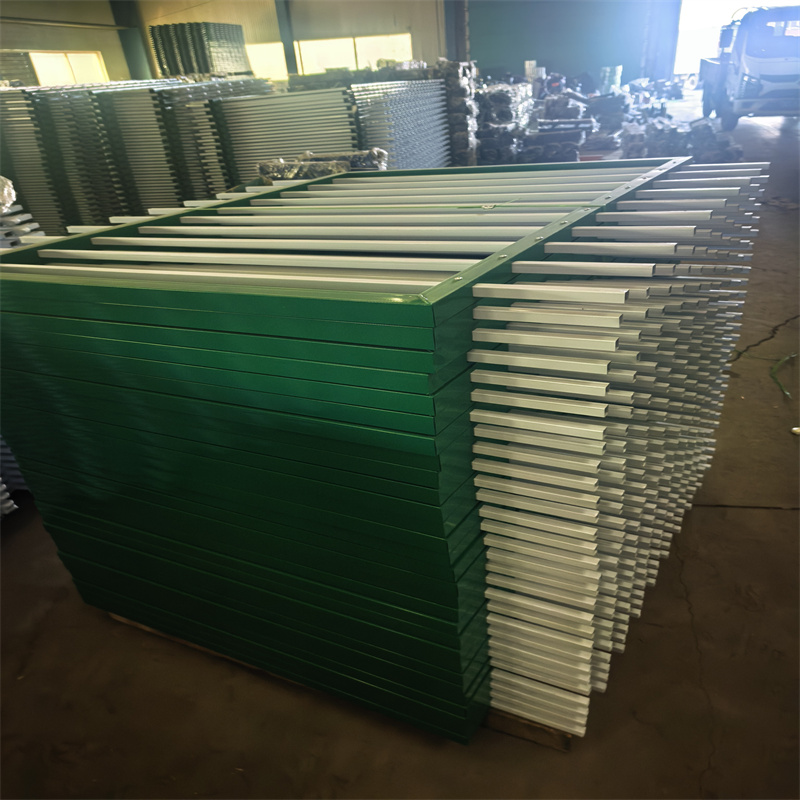 鋅鋼草坪護(hù)欄藍(lán)白色草坪護(hù)欄保障