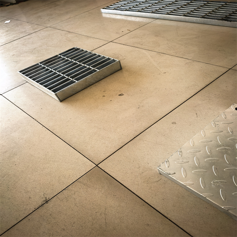 鐵東鋼格柵地溝蓋板現(xiàn)貨采購