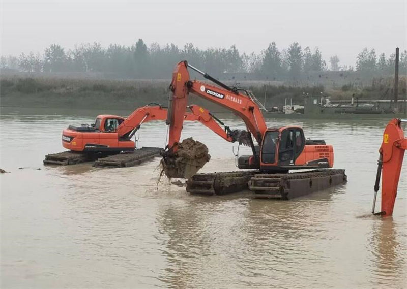 河西水陸挖掘機出租濕地挖掘機出租實力強有保證
