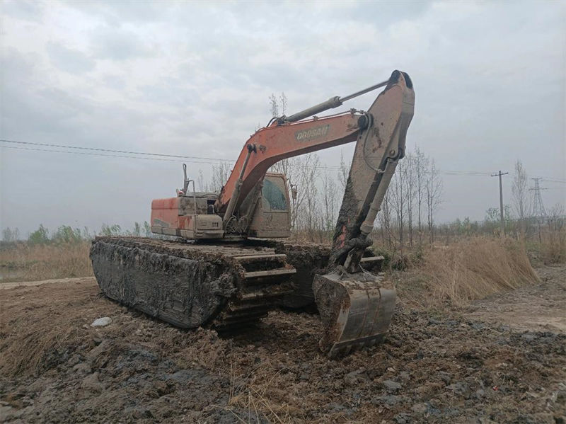 延邊水陸挖掘機(jī)出租水上挖掘機(jī)出租服務(wù)價(jià)格低于同行