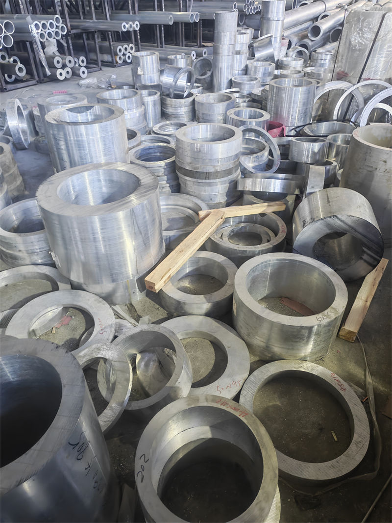 鋁材花紋鋁板現(xiàn)貨充裕