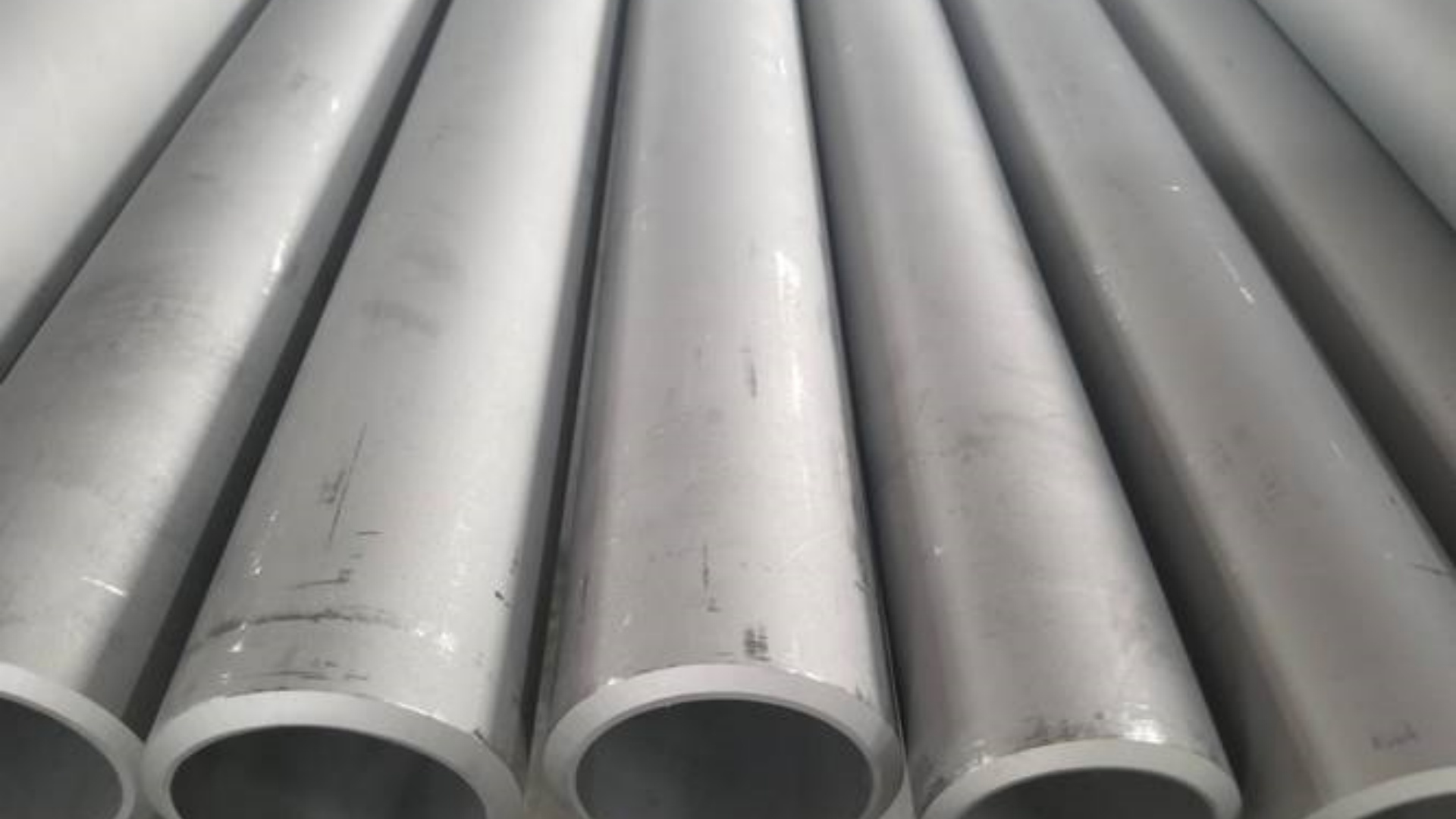 龍川不銹鋼管06Cr18Ni11Ti	ASTM 321 / EN 1.4541	C≤0.08，Cr17.0-19.0，Ni9.0-12.0，Ti≥5×C%	優(yōu)質(zhì)工藝