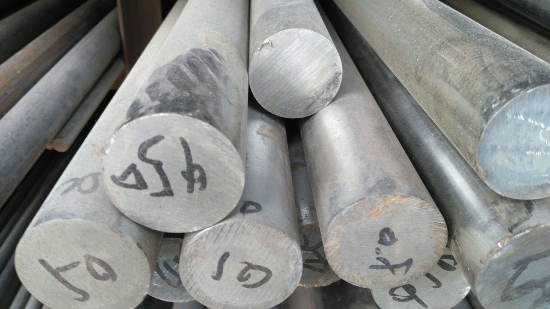 東營(yíng)2520不銹鋼圓鋼貨源充足