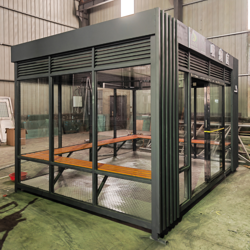 來賓市門衛(wèi)值班崗?fù)ぶ惫S家