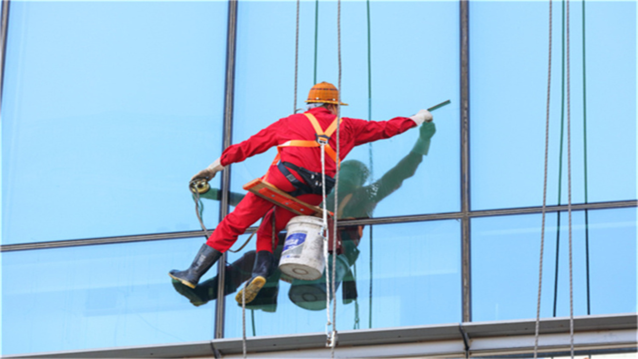 清溪鎮(zhèn)蜘蛛人高空作業(yè)-外墻保潔注重質(zhì)量