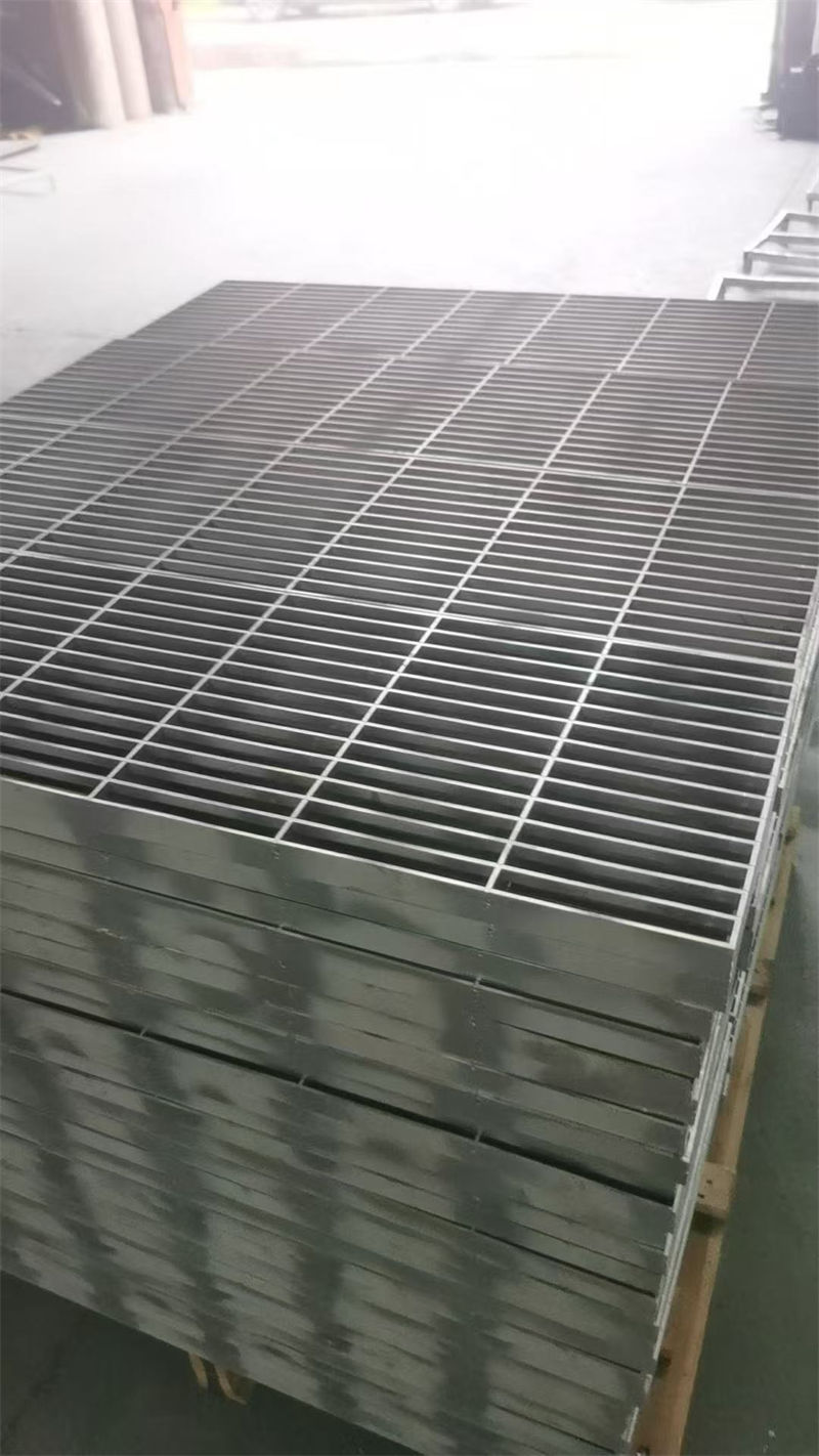 燈塔井蓋不銹鋼園林綠化井蓋打造行業(yè)品質(zhì)