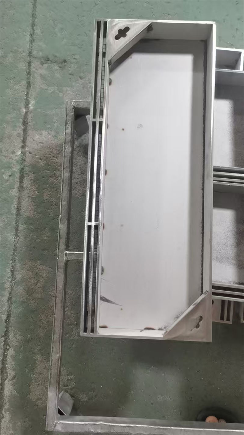 富裕井蓋_不銹鋼扁條實體廠家大量現(xiàn)貨