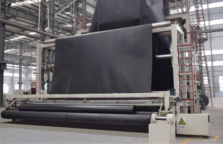 云城土工膜,儲油罐防滲土工膜出廠嚴格質(zhì)檢