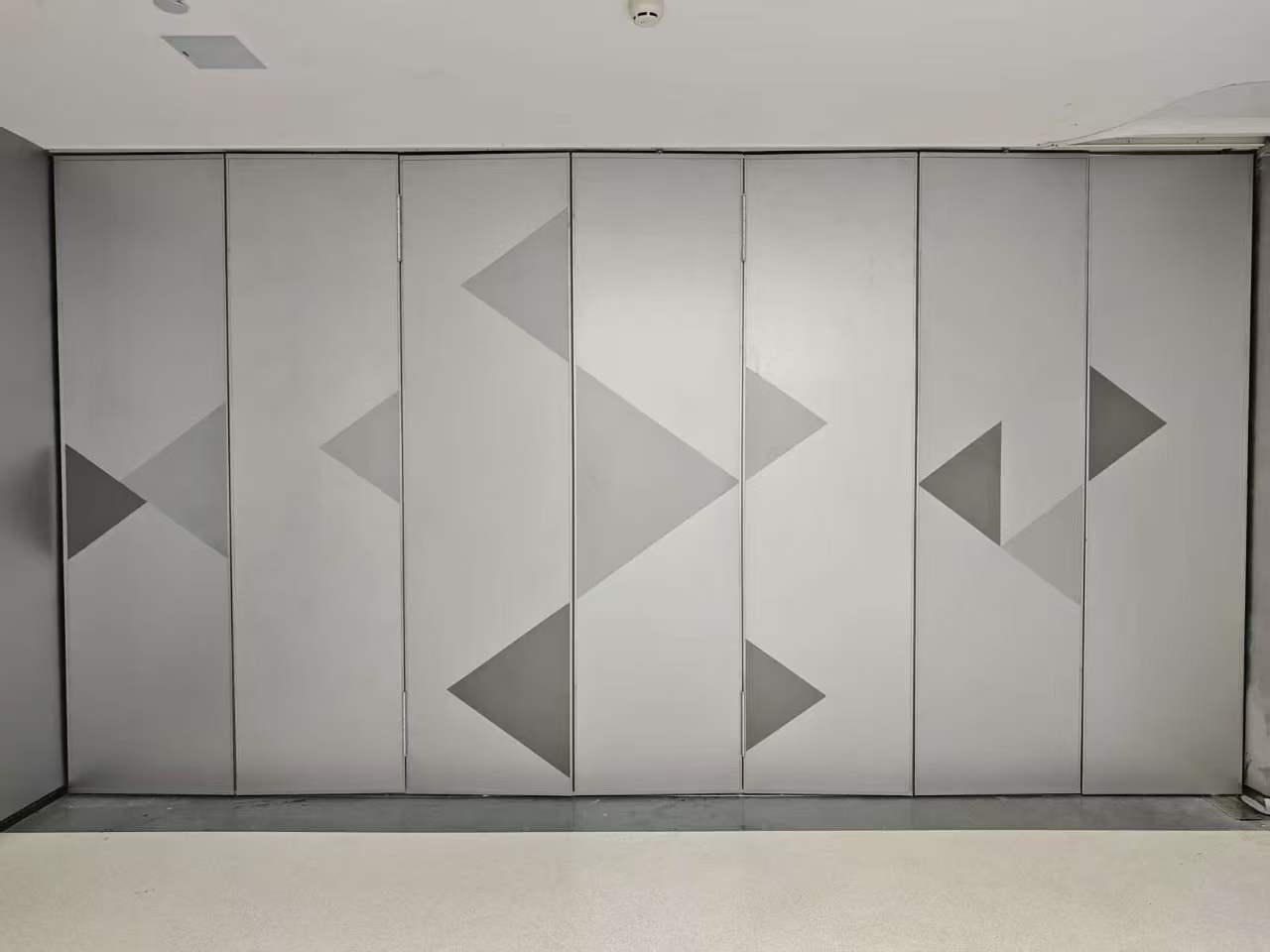 常熟電動(dòng)隔斷-電動(dòng)隔斷好廠家有擔(dān)當(dāng)