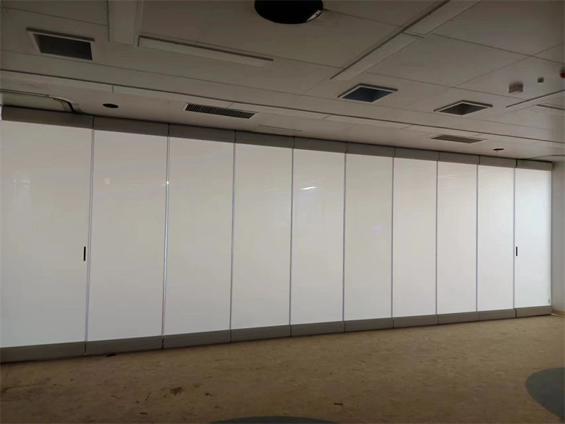 公主嶺電動(dòng)隔斷宴會(huì)廳電動(dòng)隔斷廠家