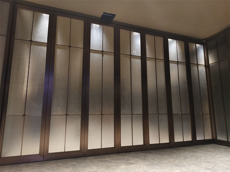 哈爾濱電動(dòng)隔斷電動(dòng)活動(dòng)屏風(fēng)現(xiàn)貨充裕