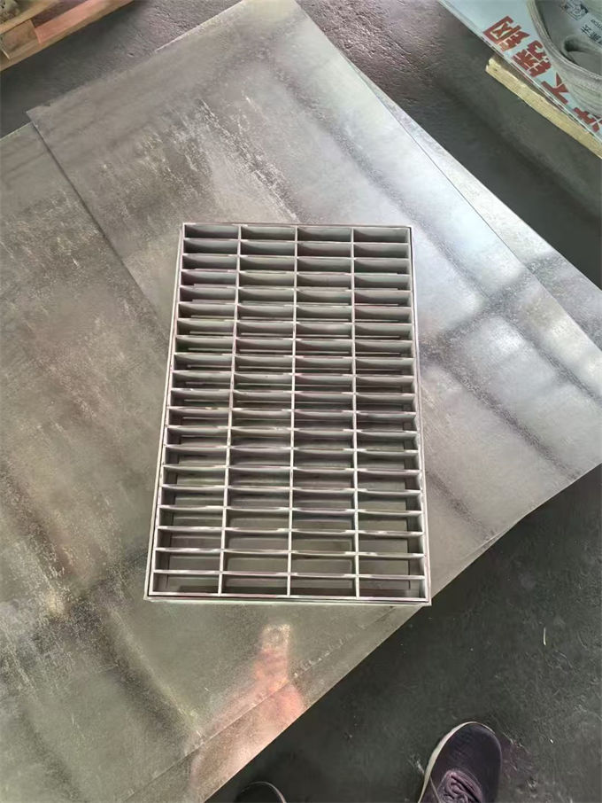 鹿寨井蓋-800*1200鑄鐵井蓋多年實(shí)力廠家