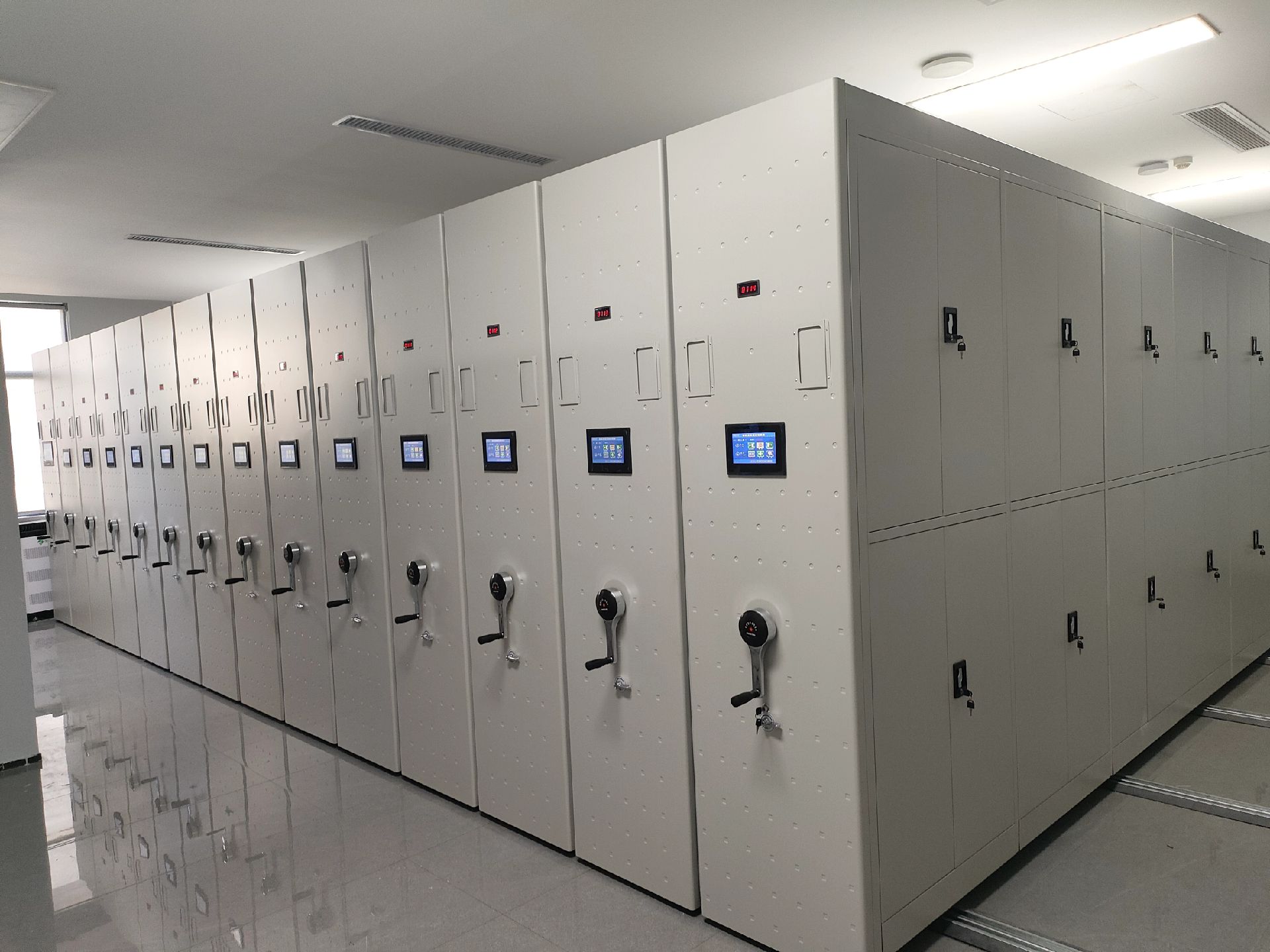 密集架 密集柜_密集架密集柜用心做好細(xì)節(jié)