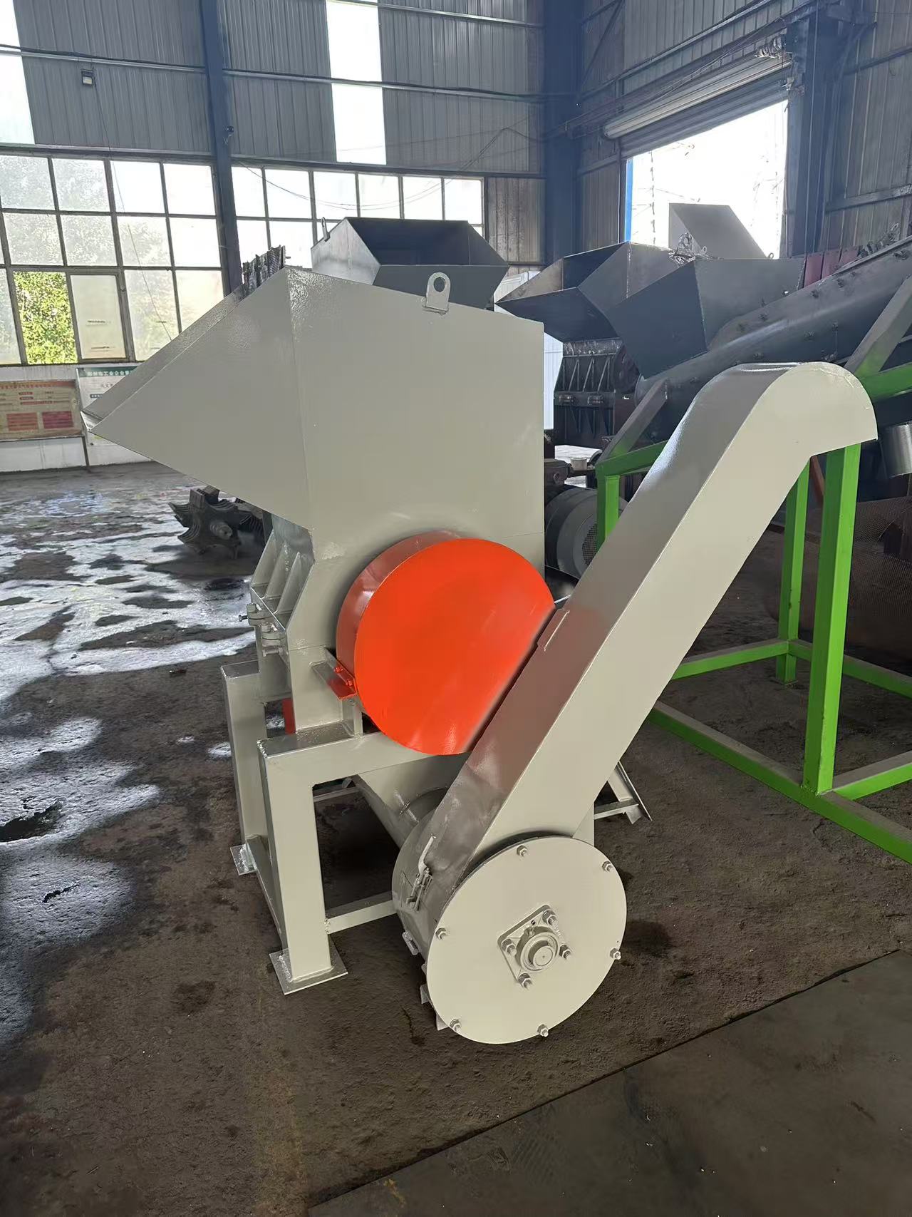 康樂破碎機(jī)_破碎機(jī)專注質(zhì)量