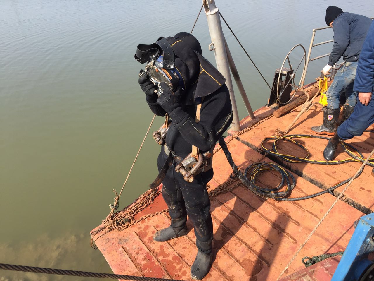 水下作業(yè)水下安裝服務(wù)一對(duì)一服務(wù)